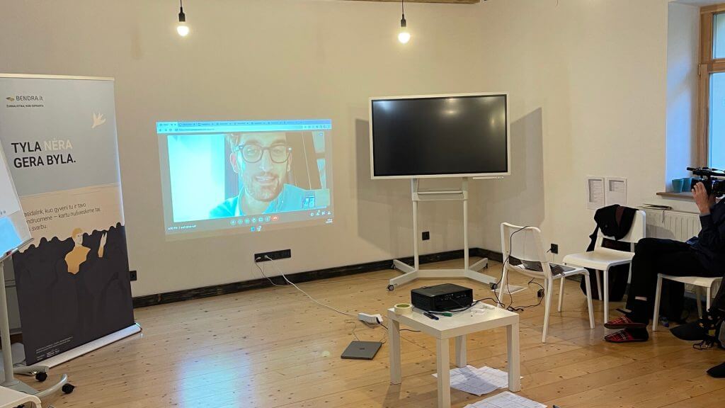 Qurio co-founder Tassos Morfis presenting our audience engagement platform at the Engaged Journalism workshop via videocall.